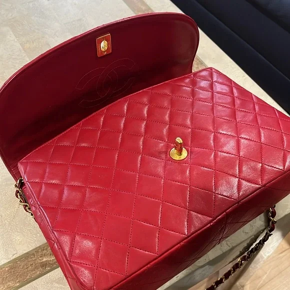 Authentic Chanel Red quilted Diana shoulder handbag - Picture 7 of 17